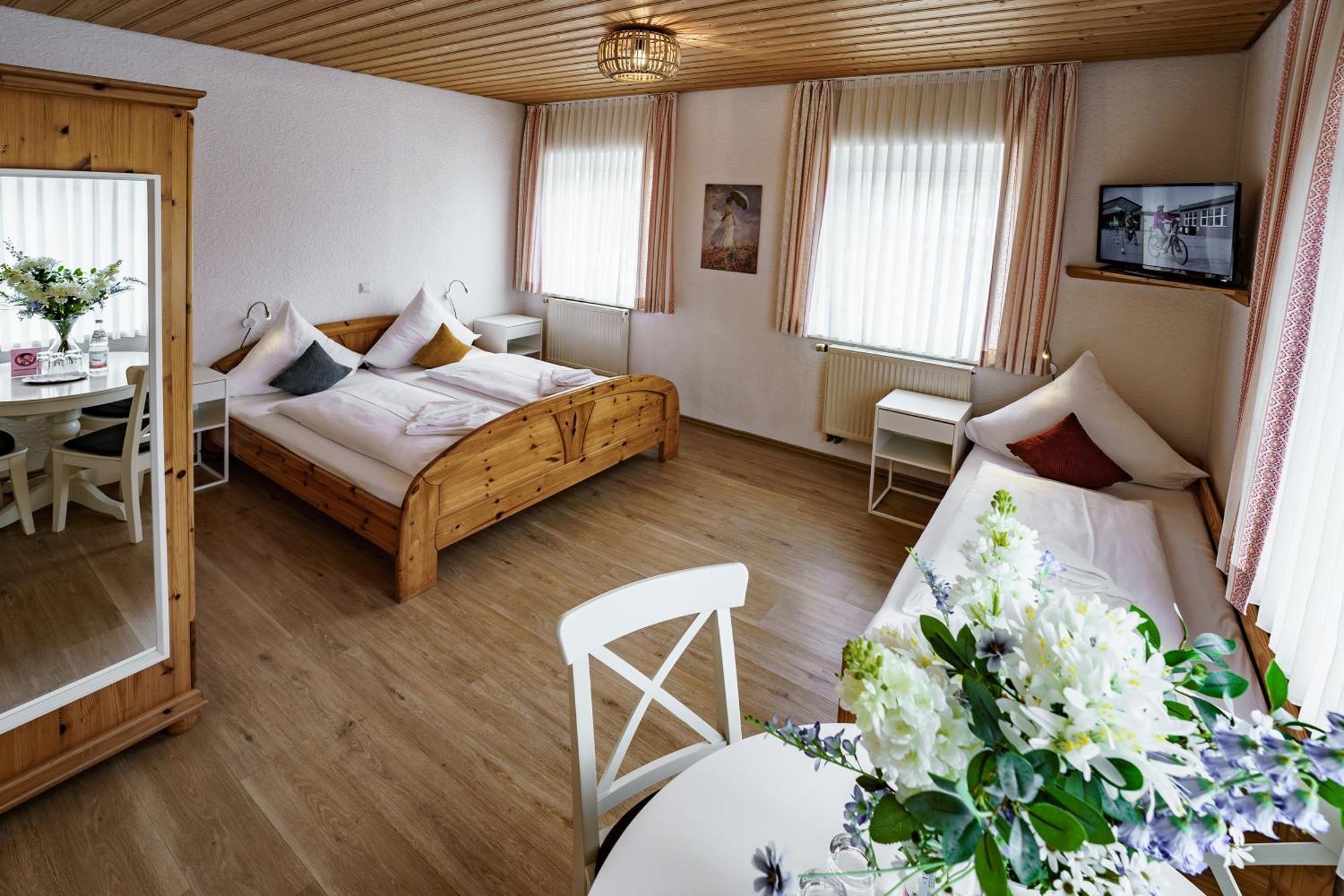 Landgasthof Ochsen Neresheim Bagian luar foto