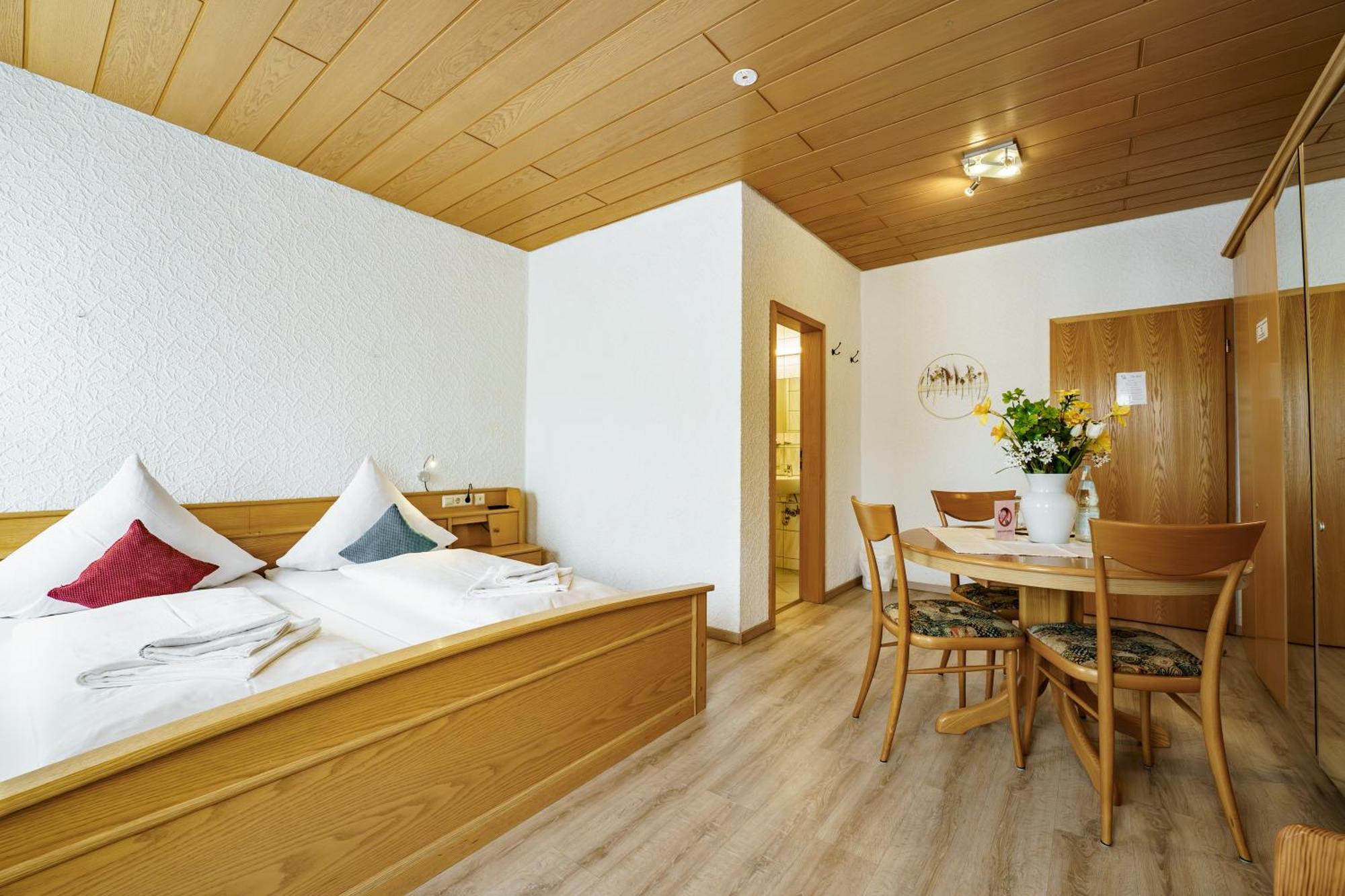 Landgasthof Ochsen Neresheim Bagian luar foto
